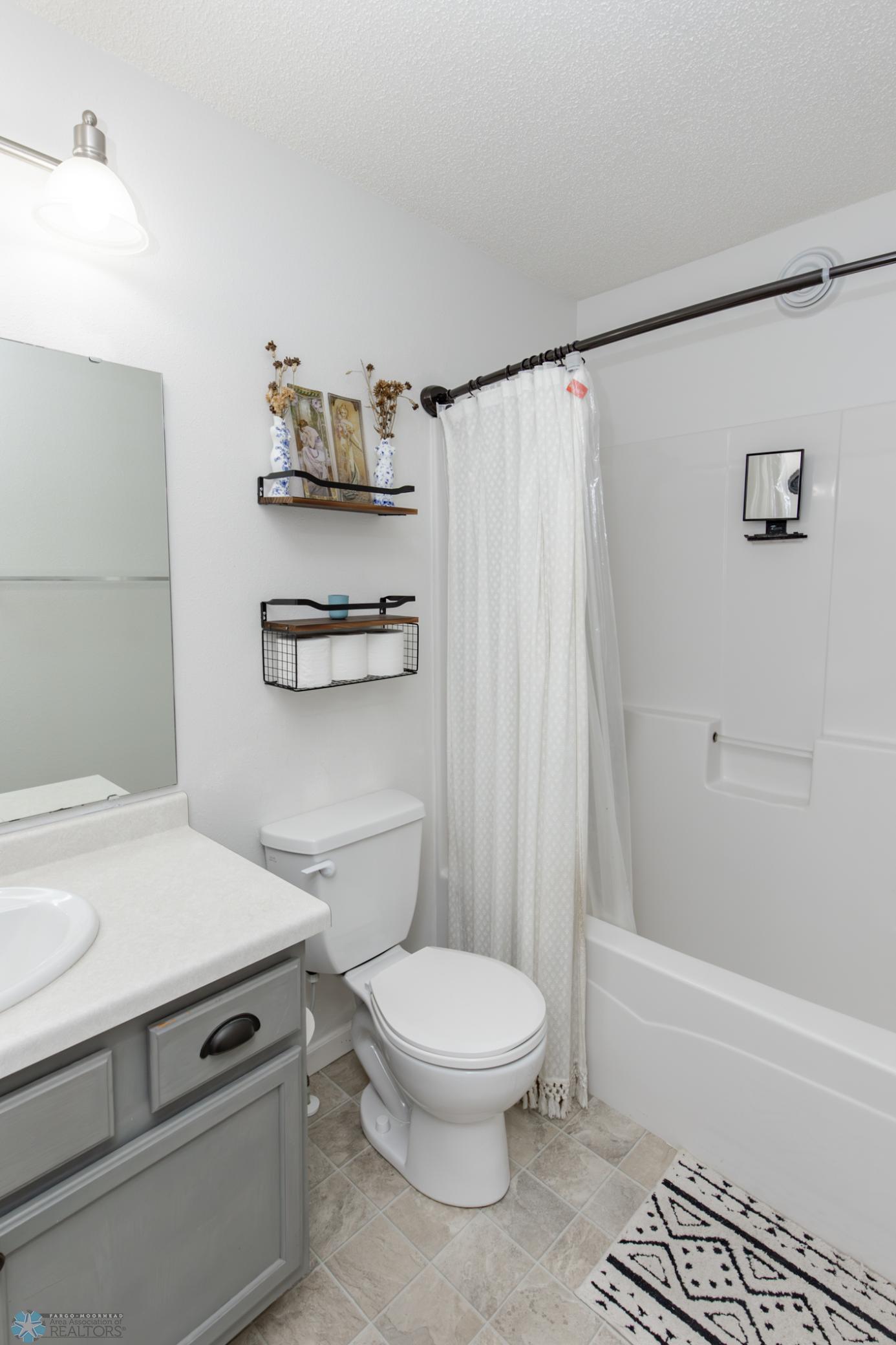 Bathroom 1 - Full