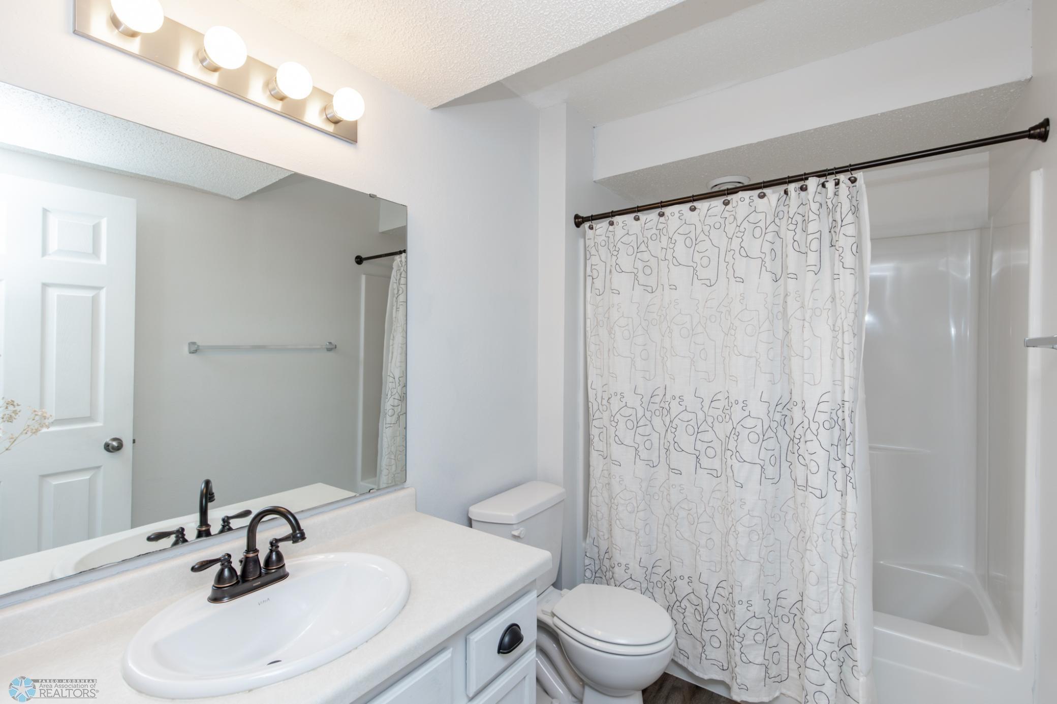 Bathroom 2 - Full