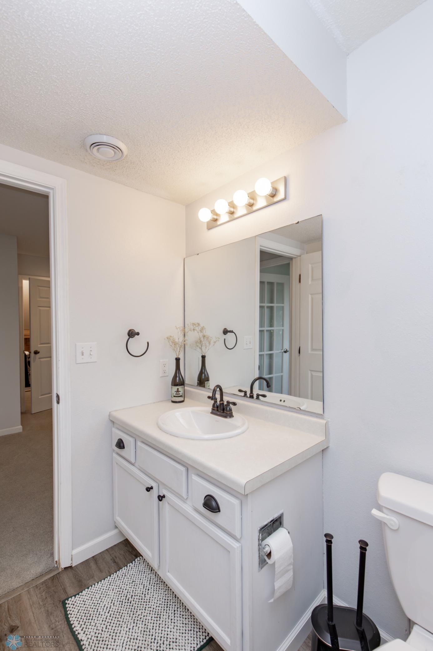 Bathroom 2 - Full