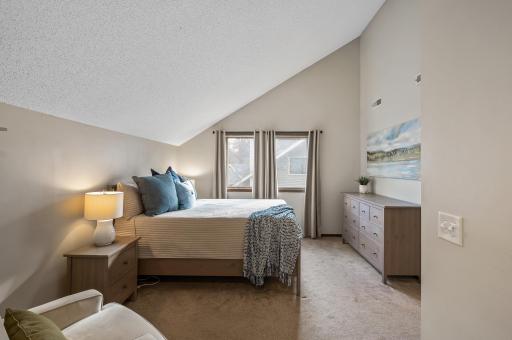 An inviting bedroom that seamlessly combines comfort and serenity.