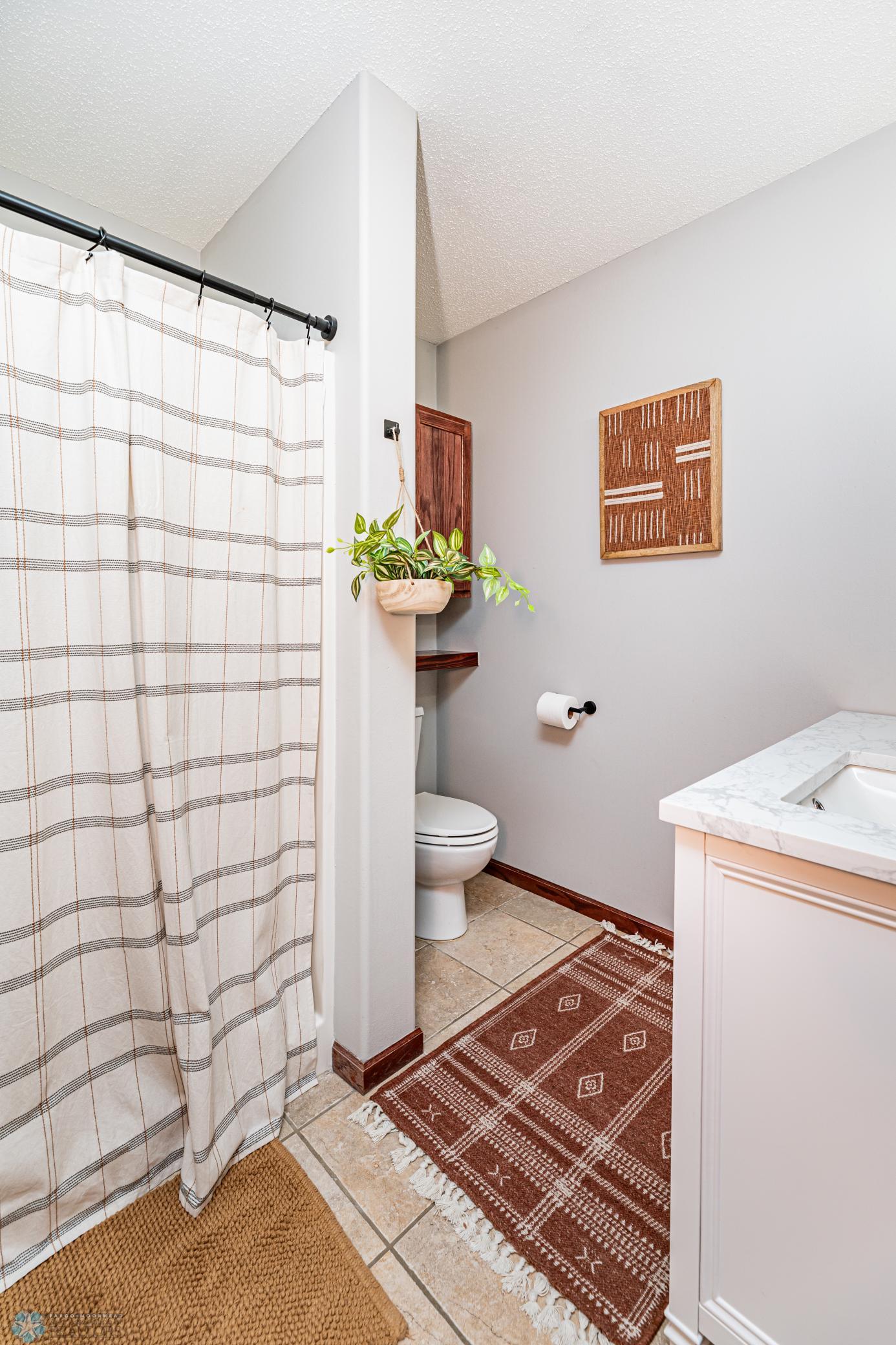 Primary Bath (3/4)