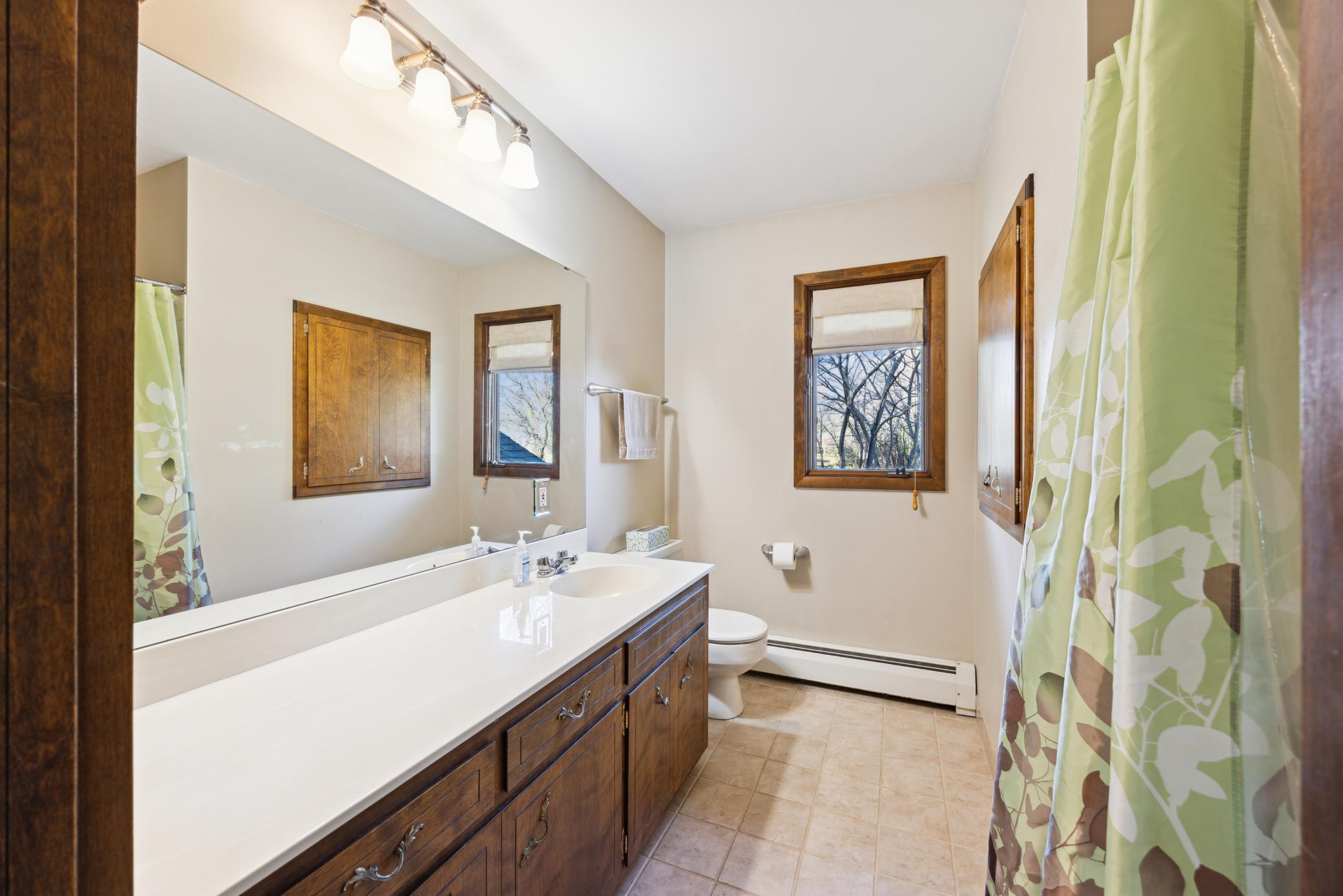 Upstairs Full Bath has 2 storage cabinets,.jpg