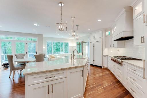 An island you dream of big enough for any gathering or extensive seating.