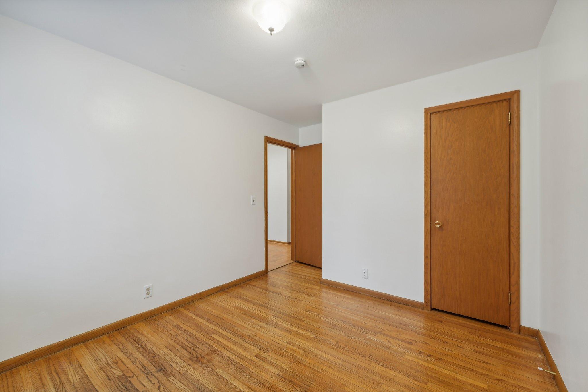 18-web-or-mls-Nicollet Ave 1-018.jpg