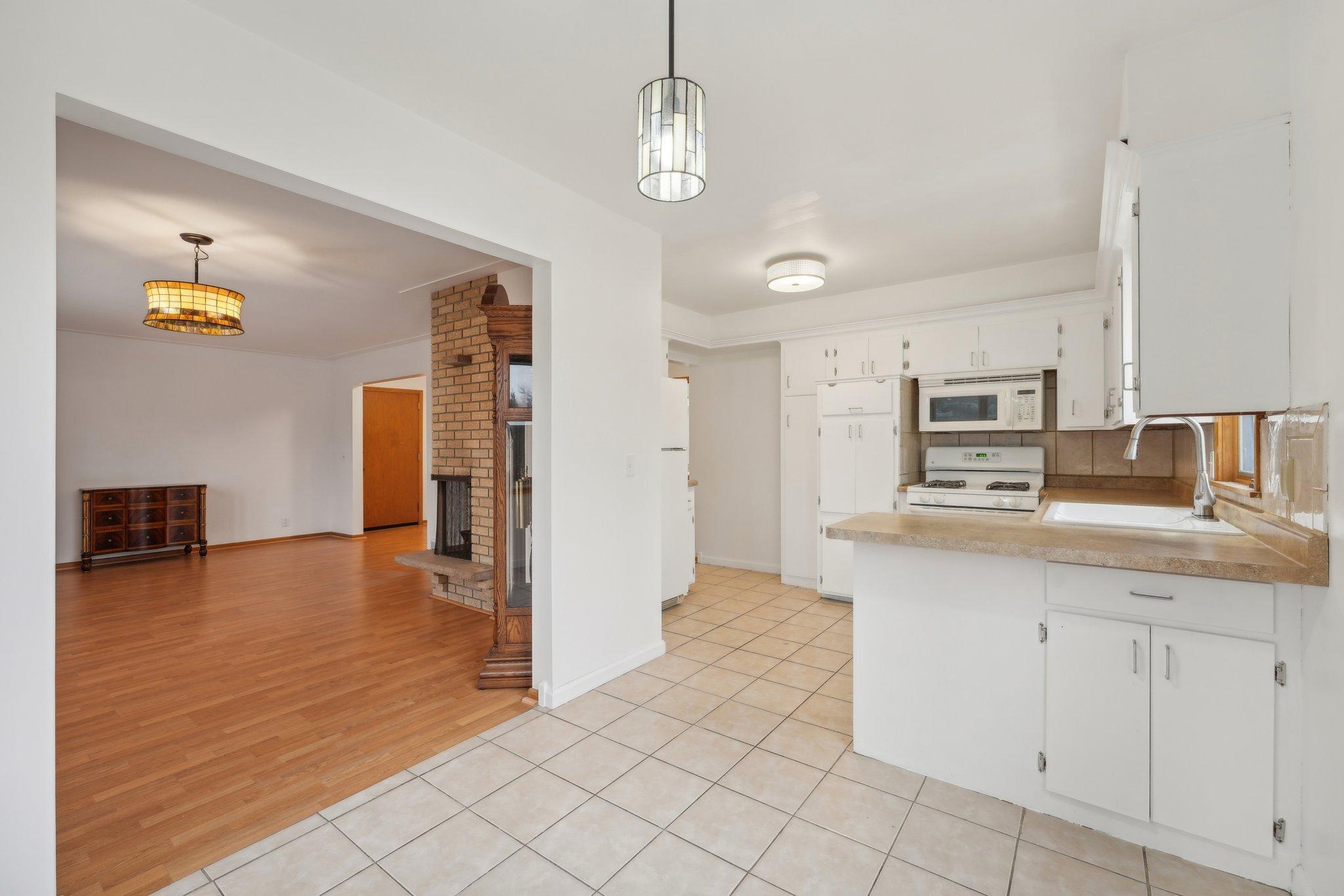 13-web-or-mls-Nicollet Ave 1-013.jpg