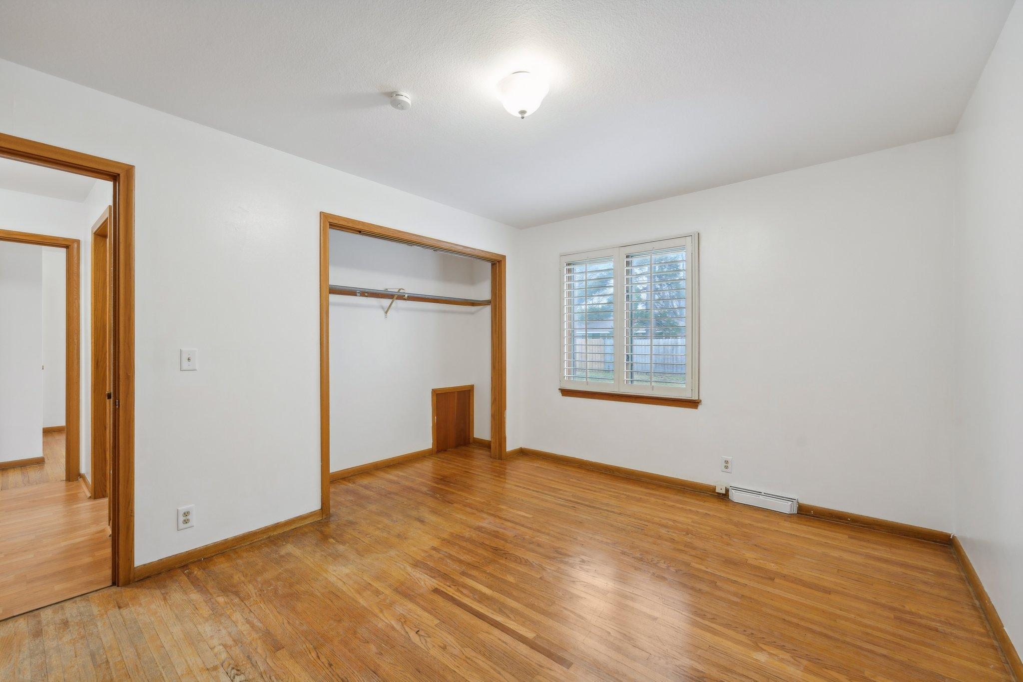 21-web-or-mls-Nicollet Ave 1-021.jpg