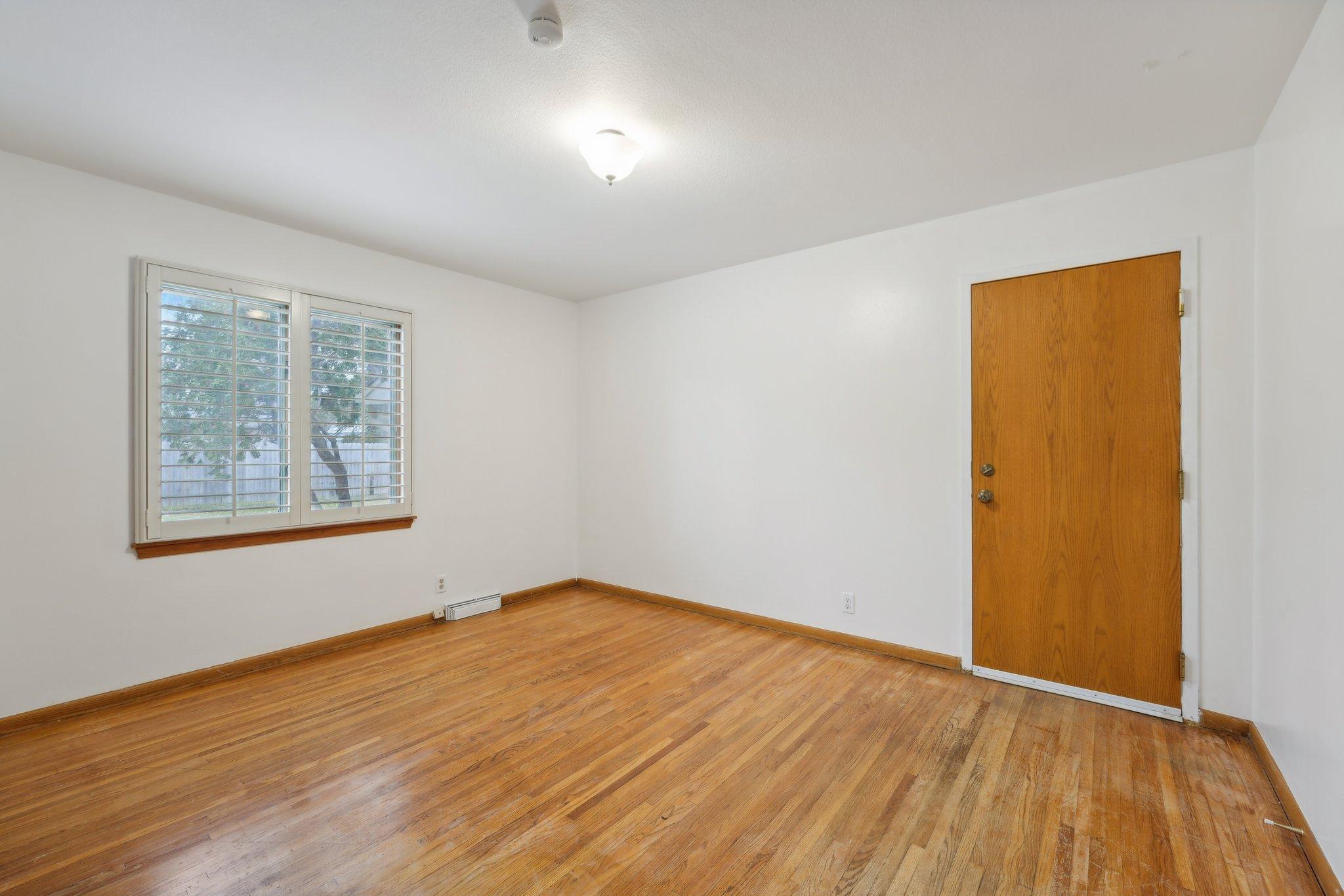 20-web-or-mls-Nicollet Ave 1-020.jpg