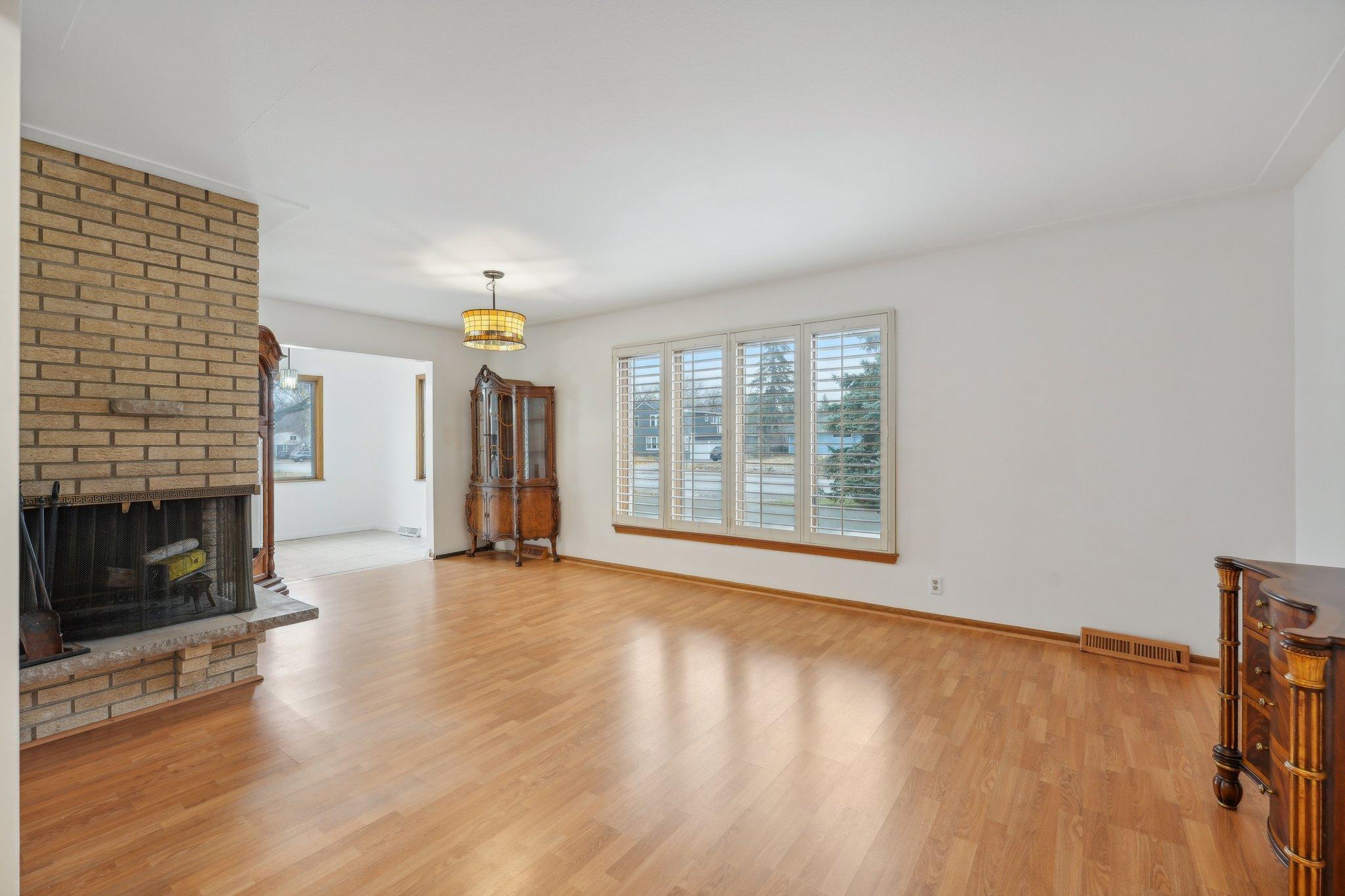 9-web-or-mls-Nicollet Ave 1-009.jpg