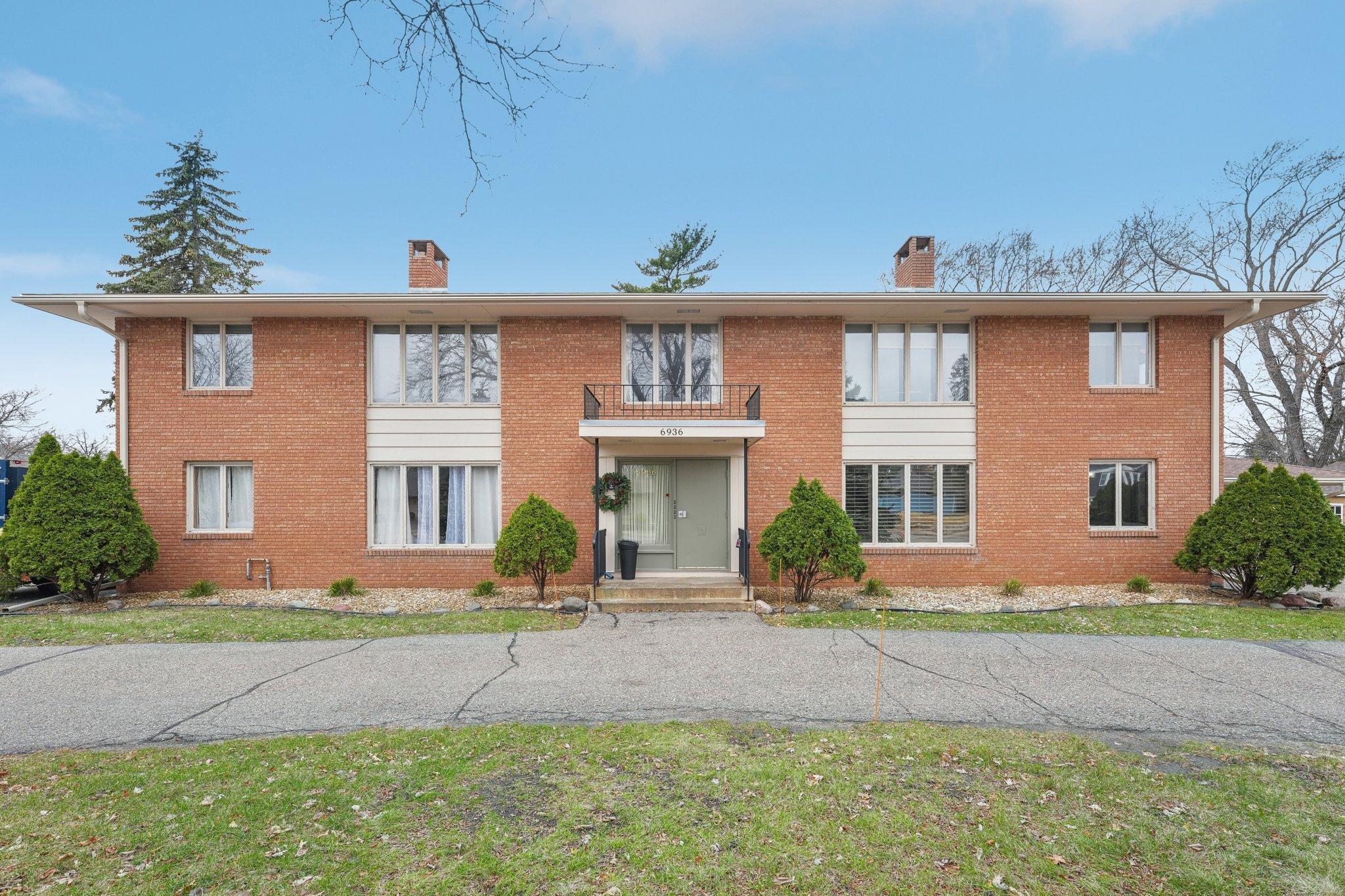 1-web-or-mls-Nicollet Ave 1-001.jpg