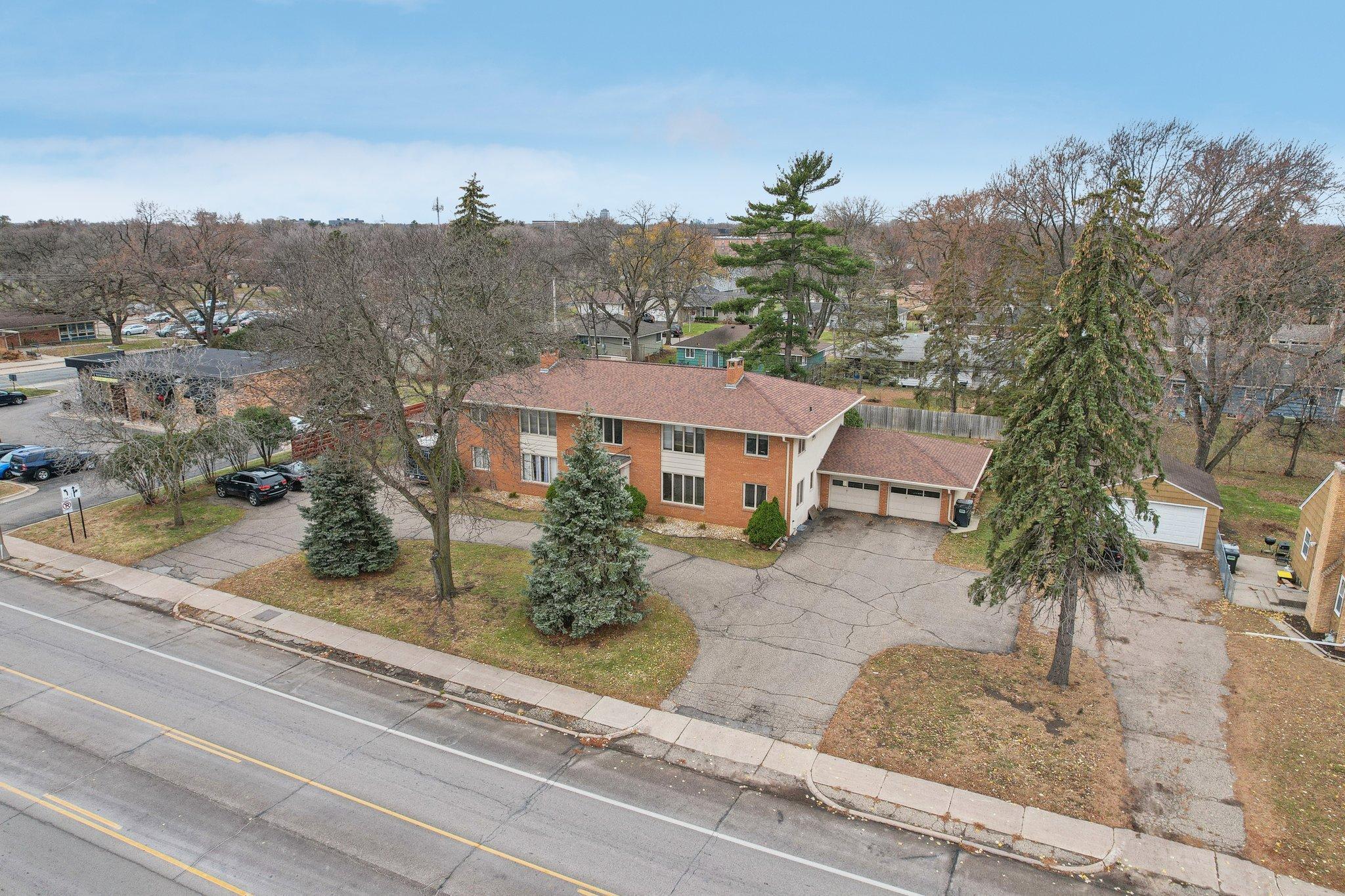 38-web-or-mls-Nicollet Ave 1-038.jpg