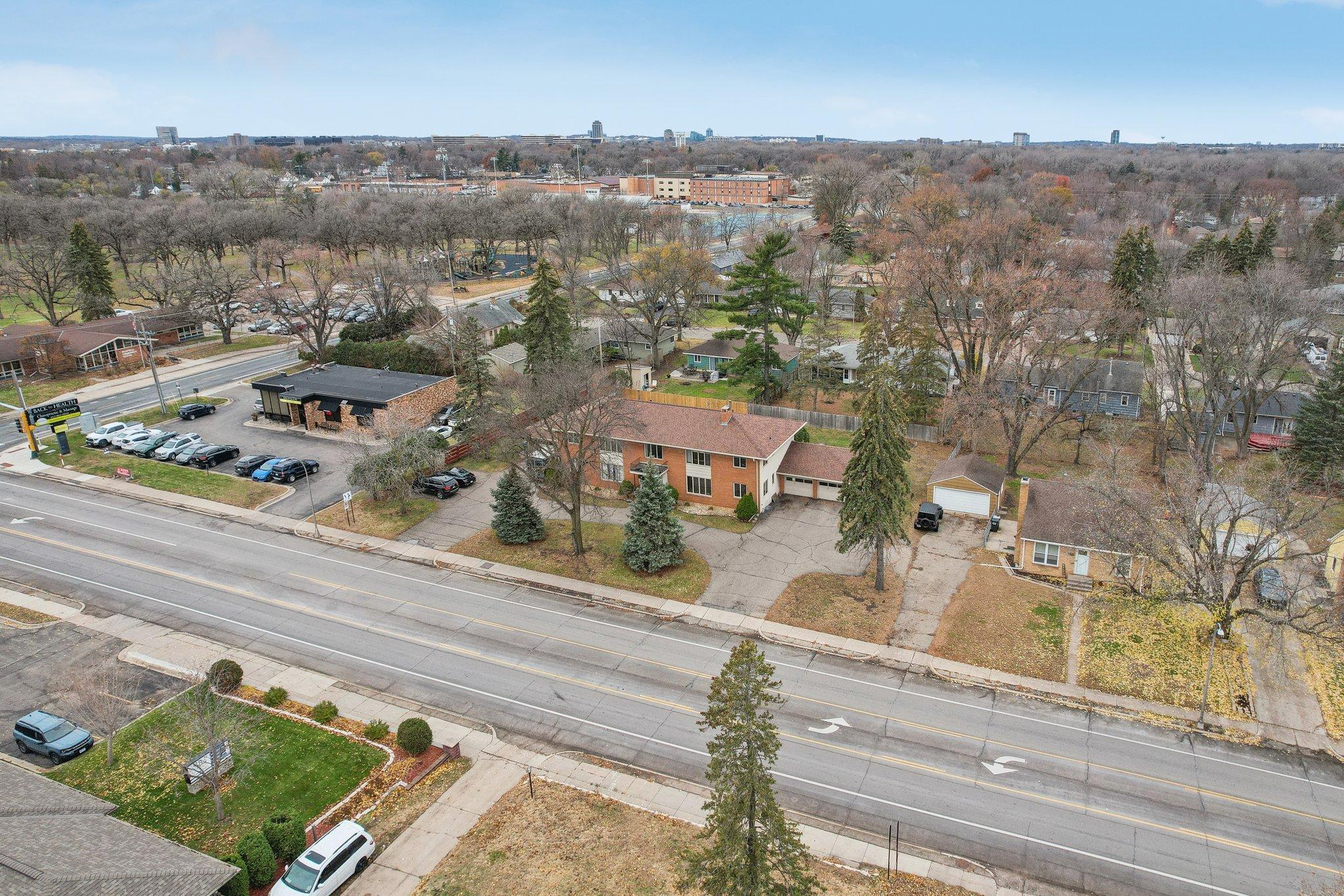 39-web-or-mls-Nicollet Ave 1-039.jpg