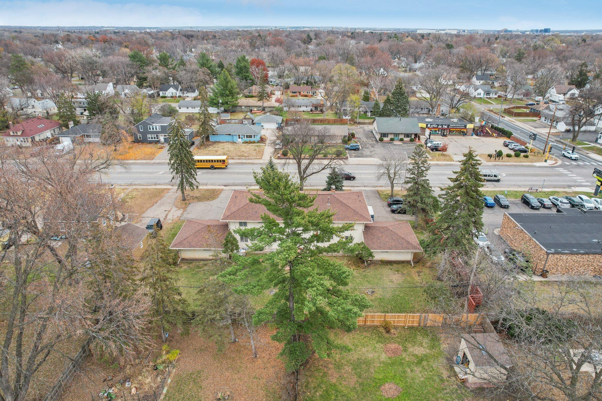 47-web-or-mls-Nicollet Ave 1-047.jpg