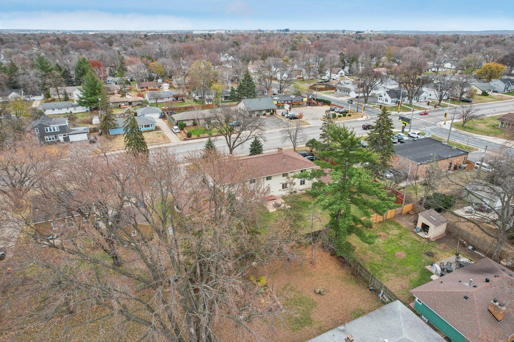 48-web-or-mls-Nicollet Ave 1-048.jpg