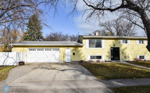 1216 24th Avenue S, Moorhead, MN 56560