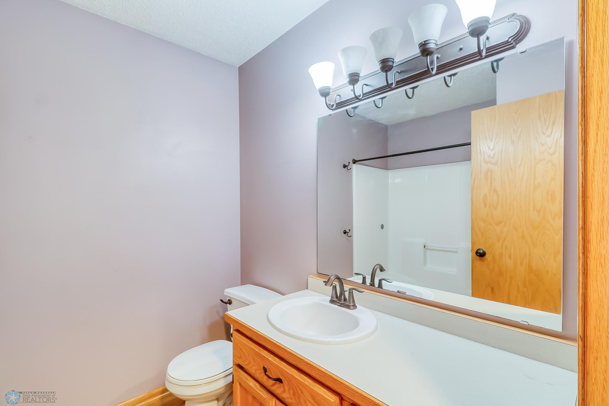 11Bathroom1_2.jpg