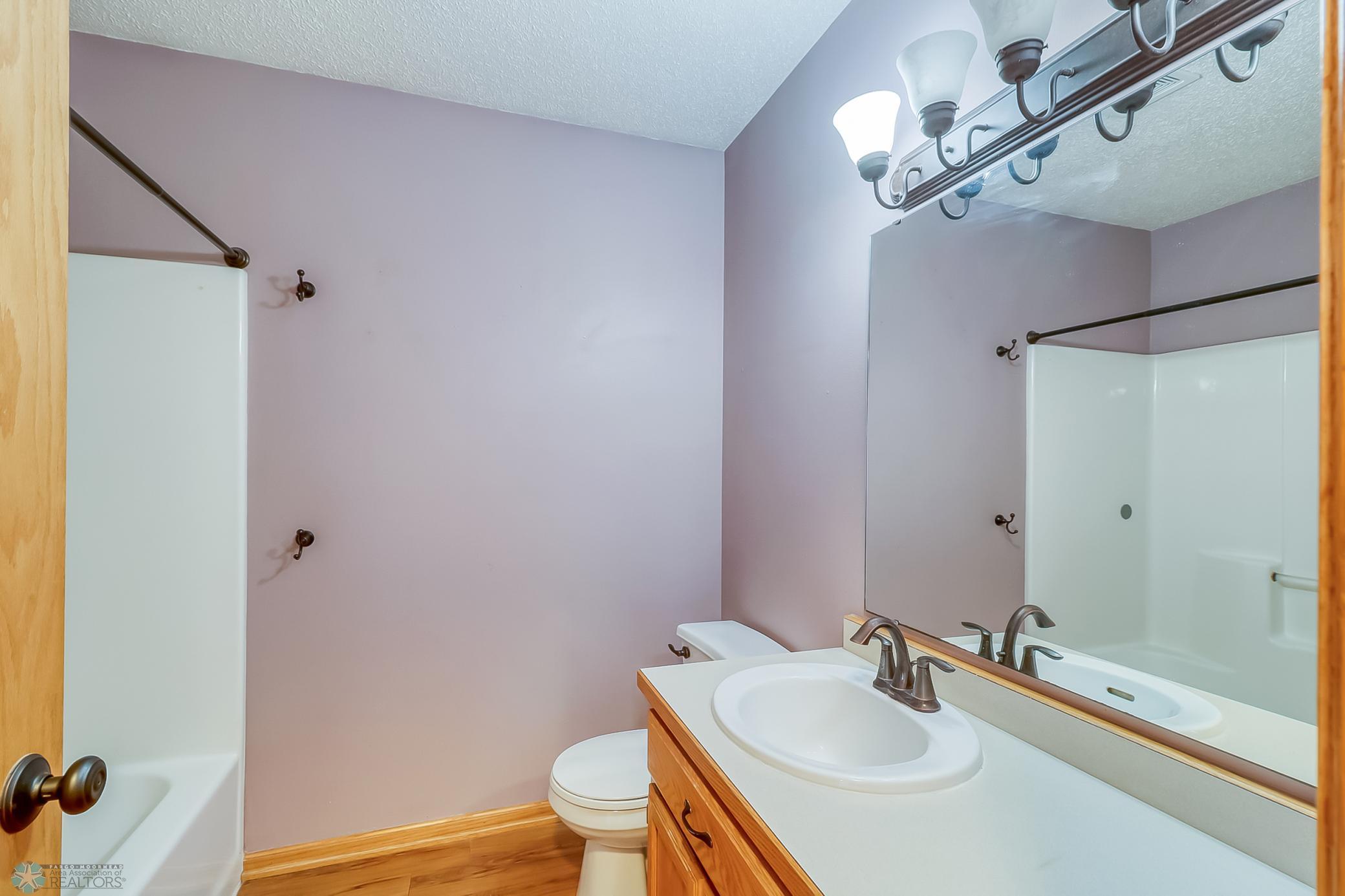 11Bathroom1_1.jpg