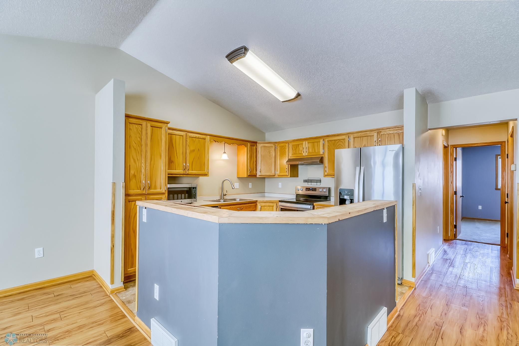 5Kitchen1_0.jpg