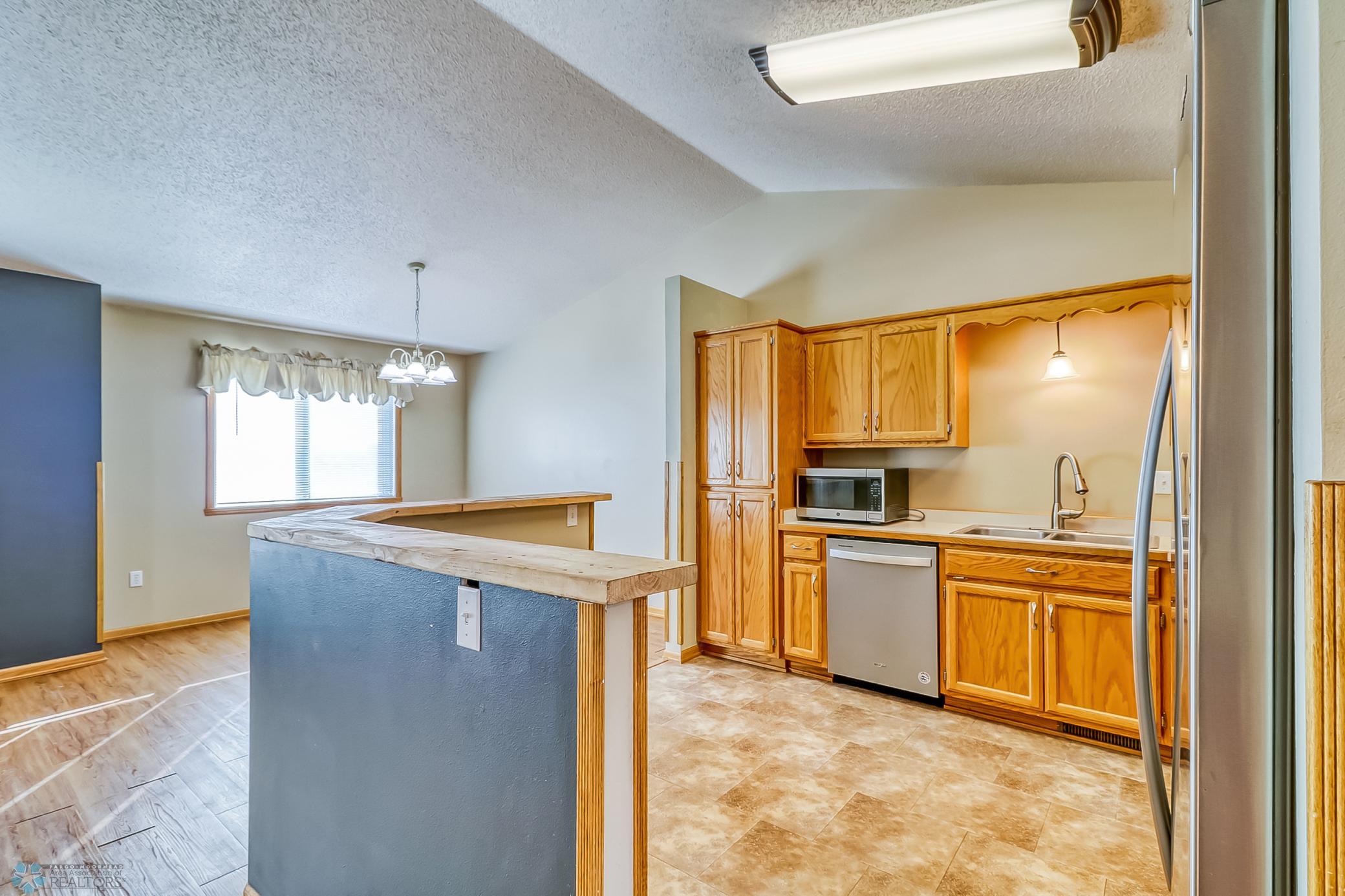 4Kitchen1_1.jpg