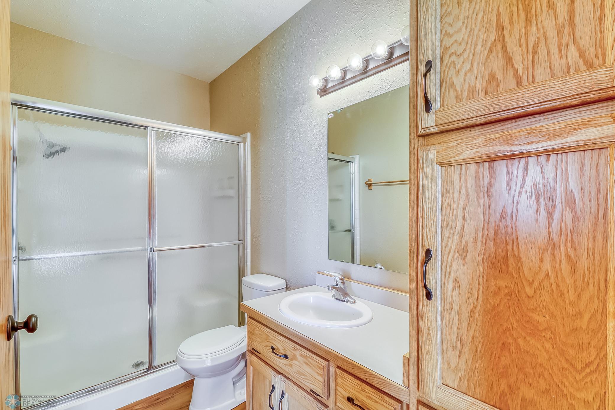 18Bathroom2_1.jpg