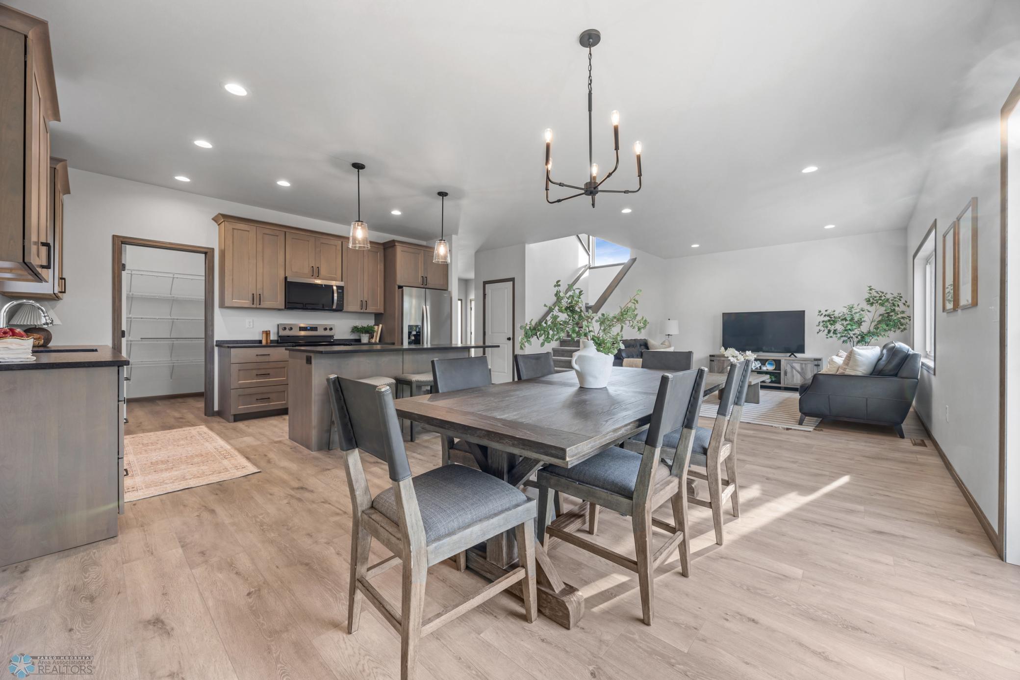 dining room to kitchen