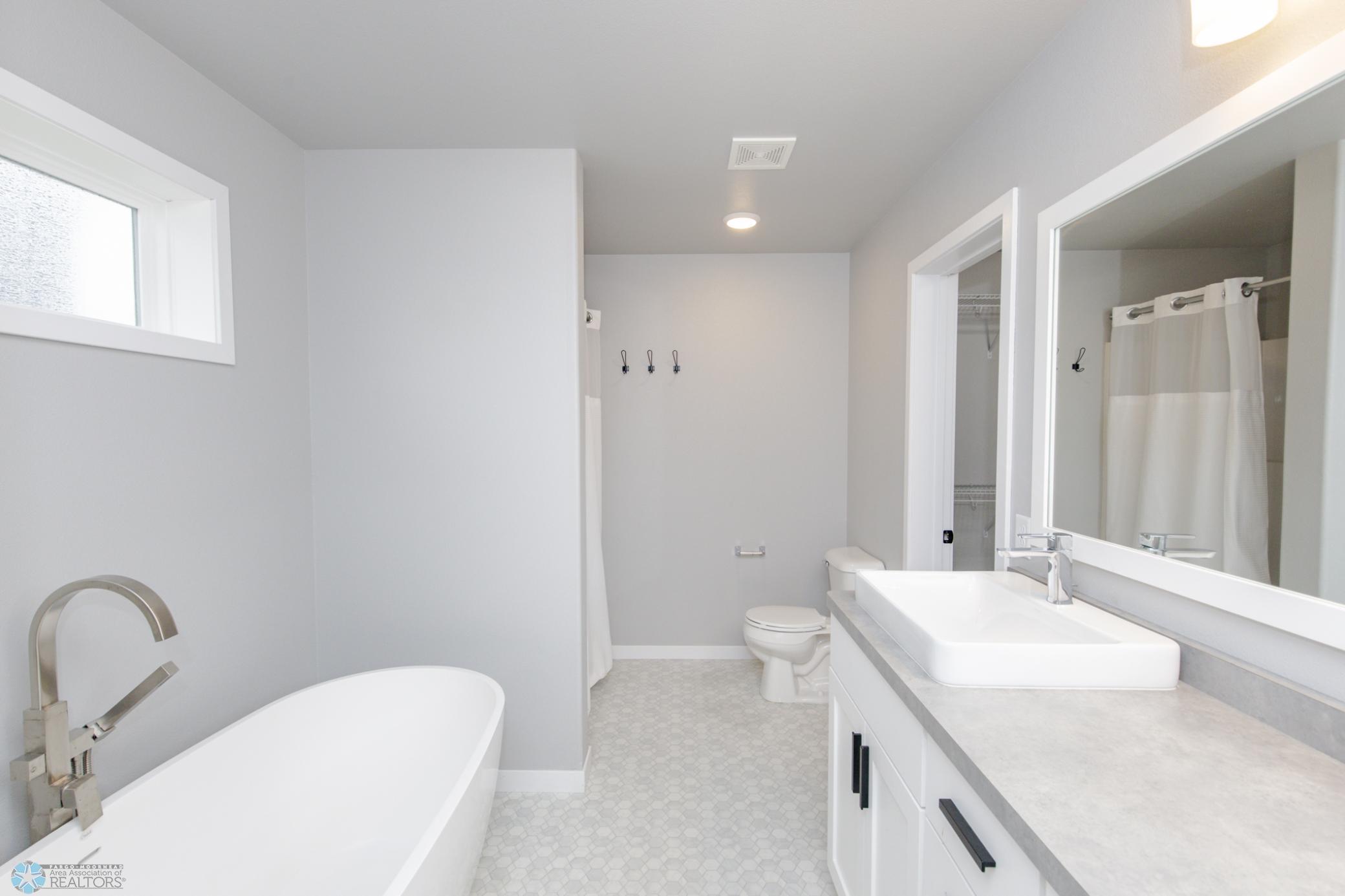 Master Bathroom - Full - Sep. Tub + Shower