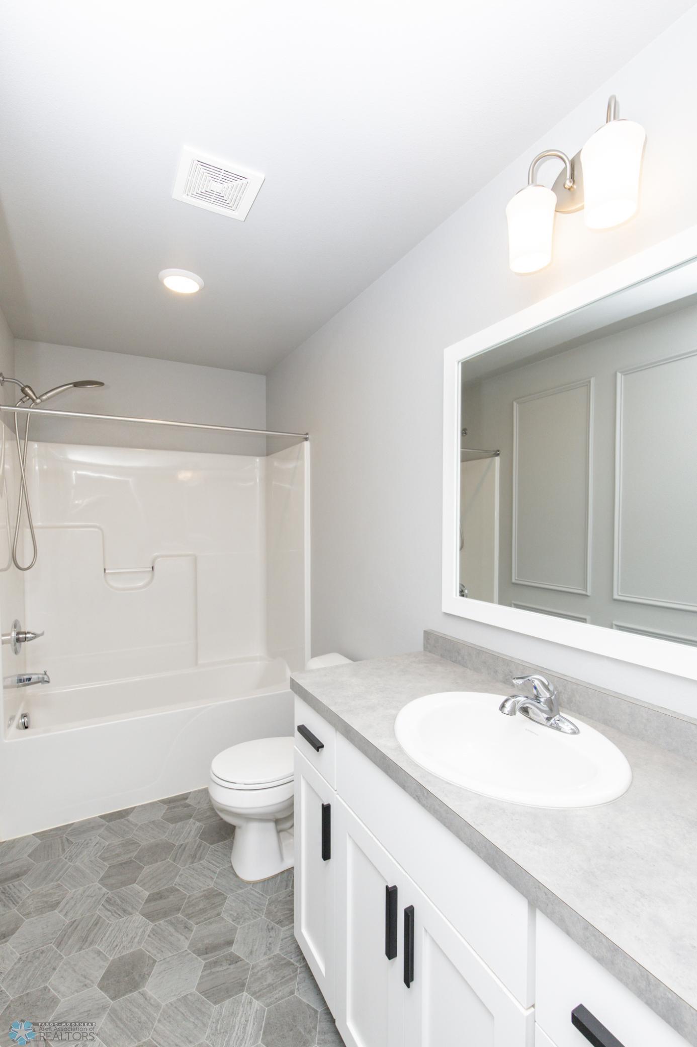 Bathroom 2 - Full
