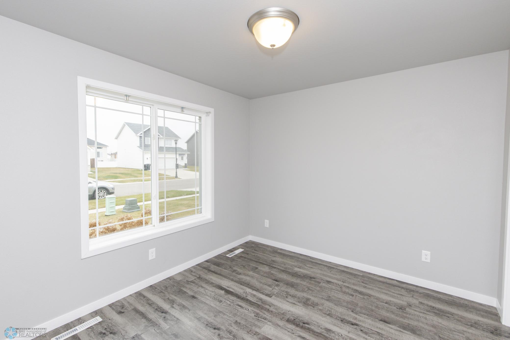 Bedroom 2/Office