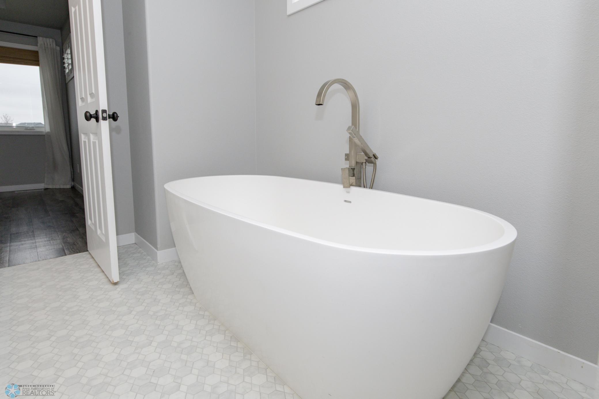 Master Bathroom - Full - Sep. Tub + Shower
