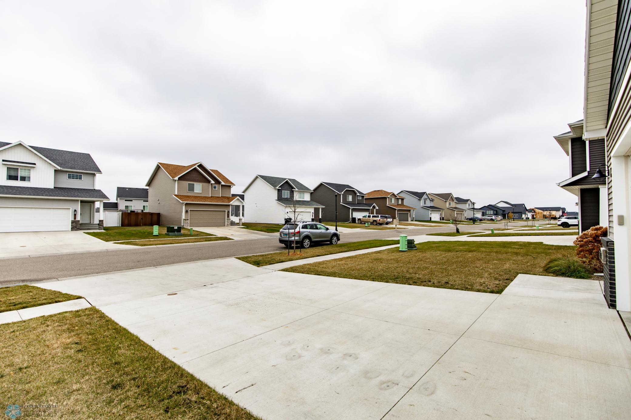 Driveway/Neighborhood