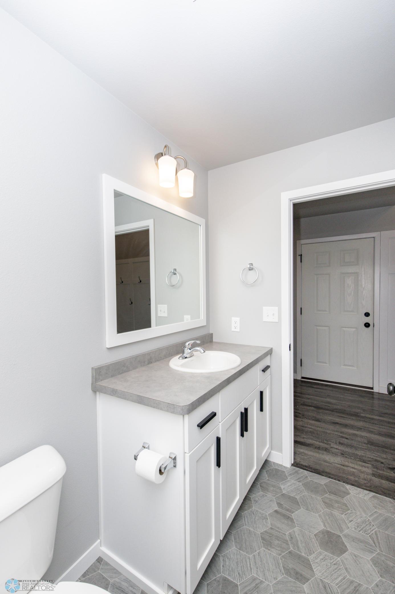 Bathroom 2 - Full
