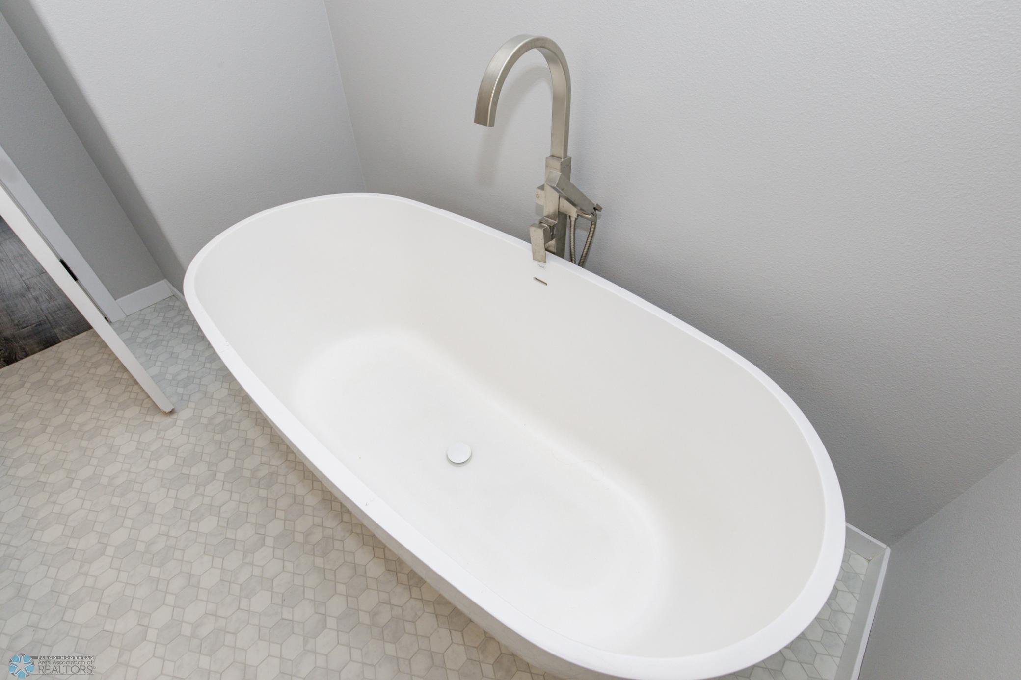Master Bathroom - Full - Sep. Tub + Shower