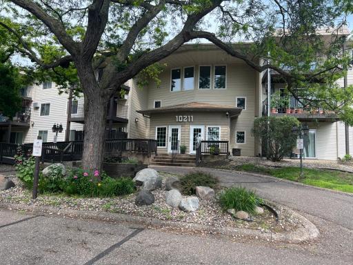 10211 Cedar Lake Road, 102, Hopkins, MN 55305