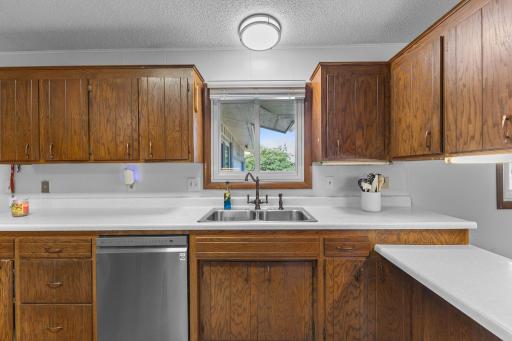 Vivid Spaces_8555 Medicine Lake Rd_27.jpg