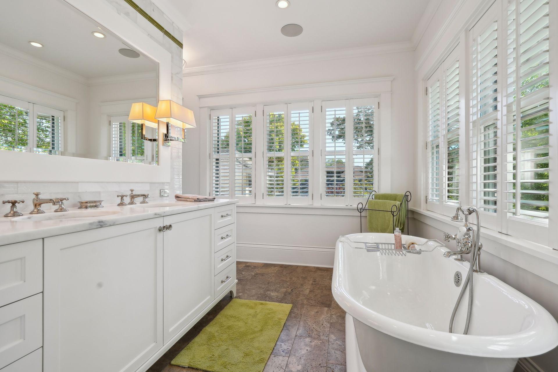 Master bath with 2 sinks