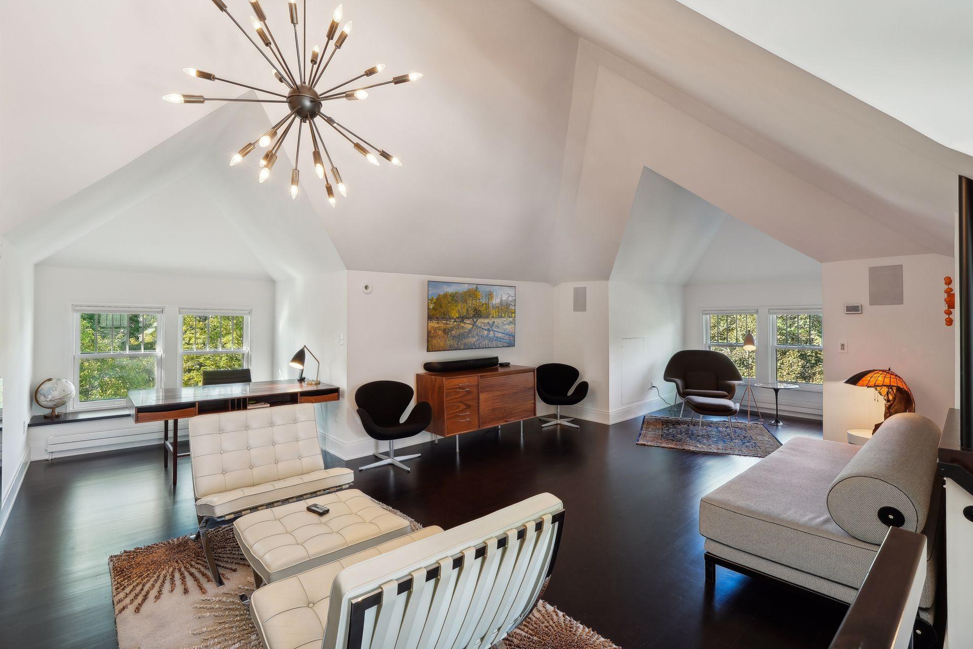 3rd floor - recently redone (5th bedroom or family room)