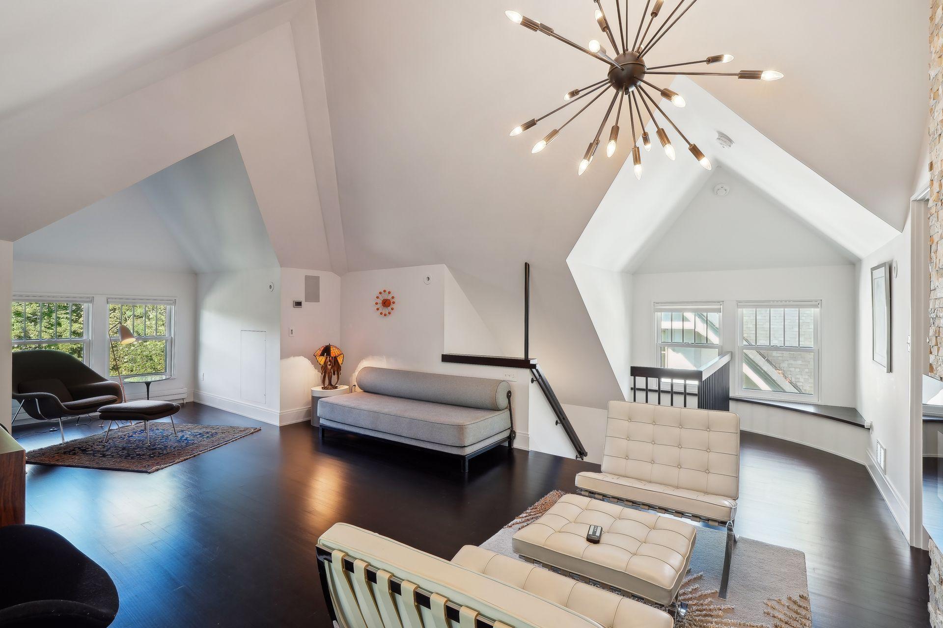 3rd floor - 5th bedroom or family room