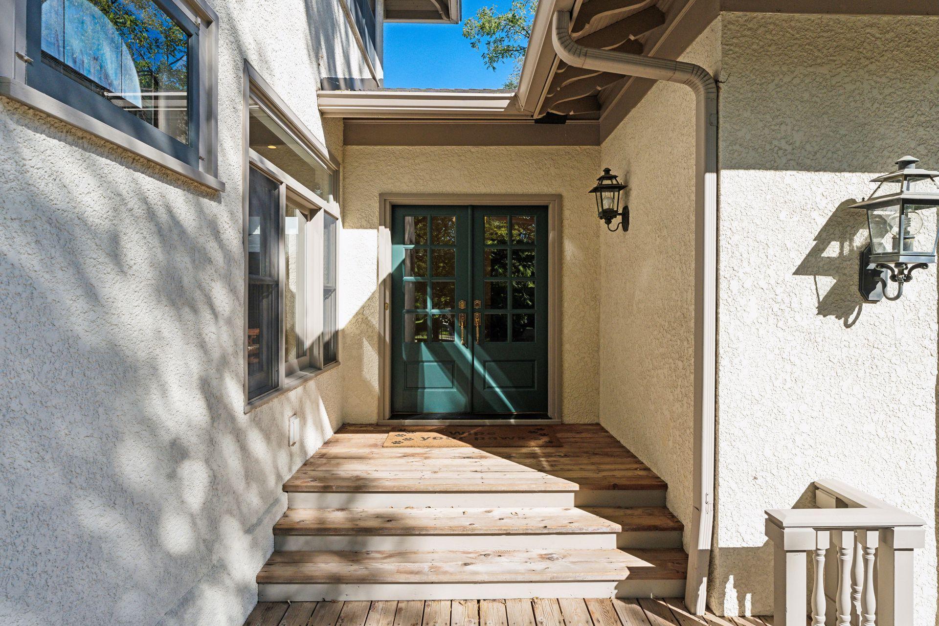 Side door into the mudroom