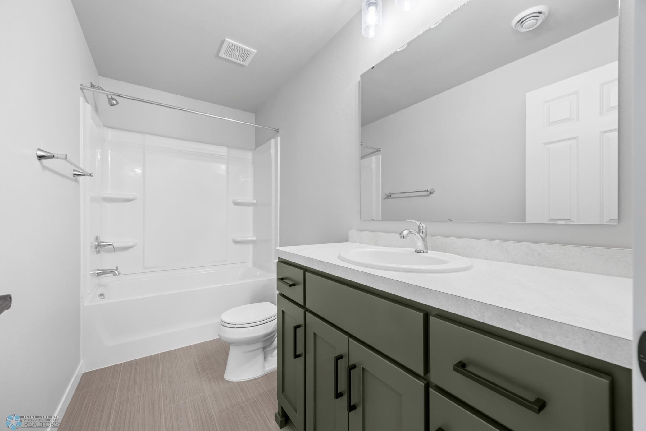 bathroom 3.jpg