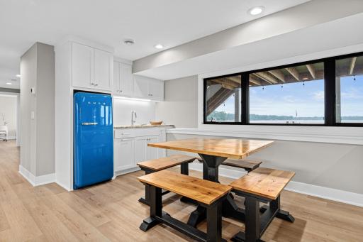Play cards, put together a puzzle or just hang out with friends! Easy access to the lake from the side door.