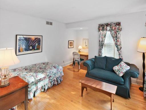 4621 Fremont Ave S Minneapolis MN 55419 USA-051-041-051-MLS_Size.jpg