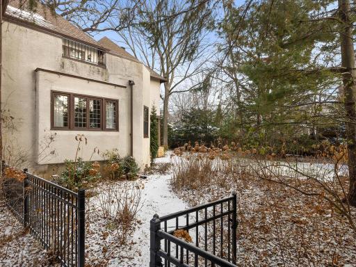 4621 Fremont Ave S Minneapolis MN 55419 USA-004-051-004-MLS_Size.jpg