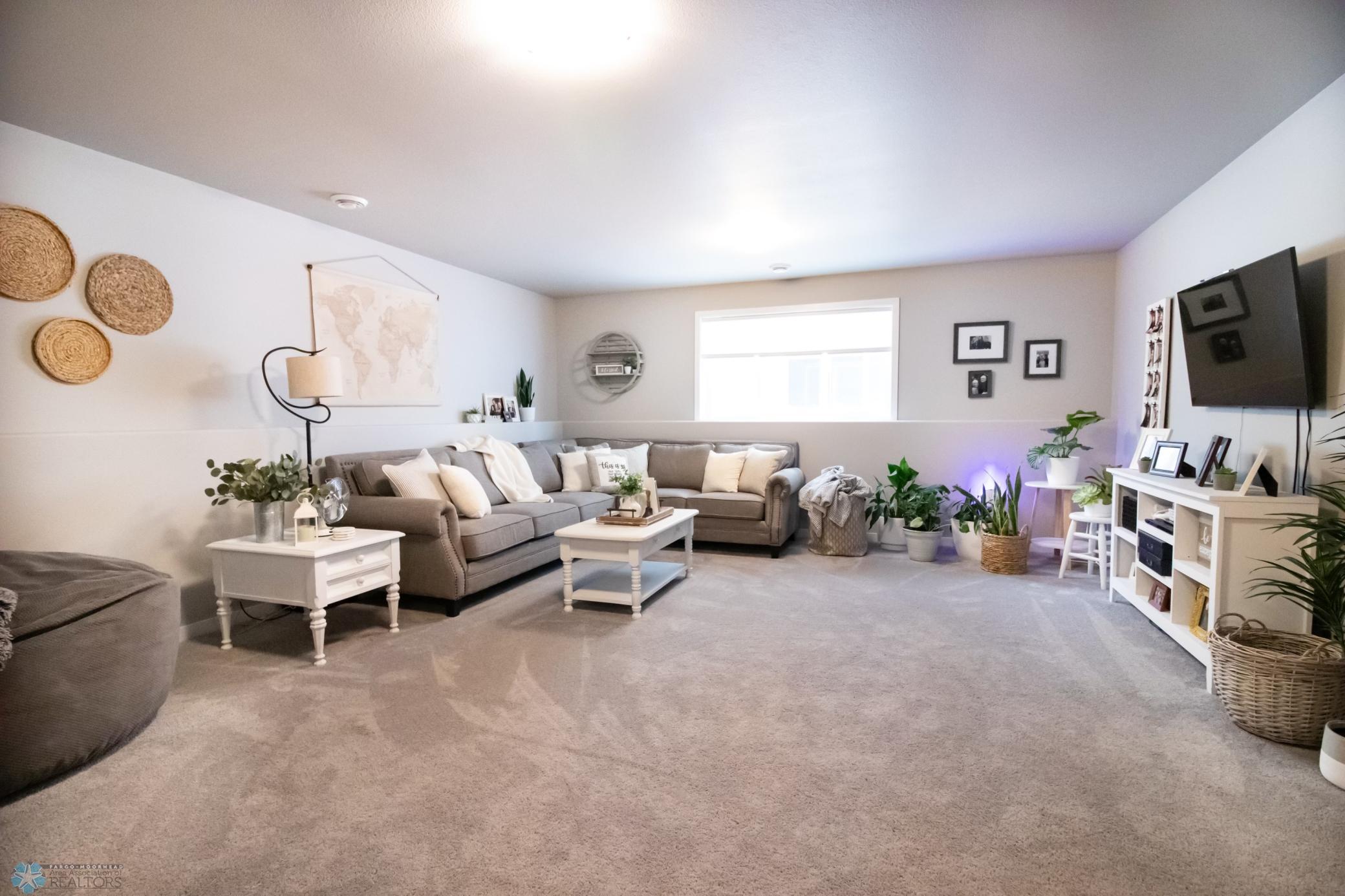 FAMILY ROOM LL