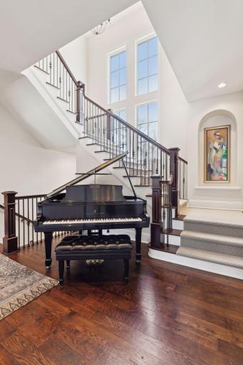 314 Bushaway Road, Wayzata, MN 55391
