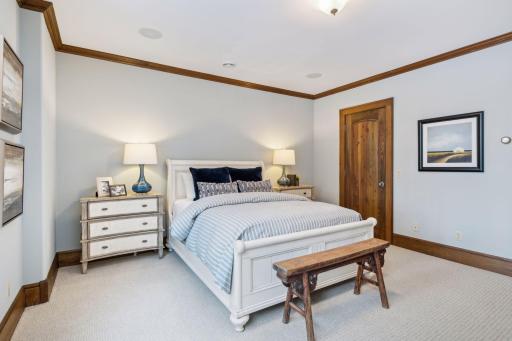 5000 Oak Bend Lane, Edina, MN 55436