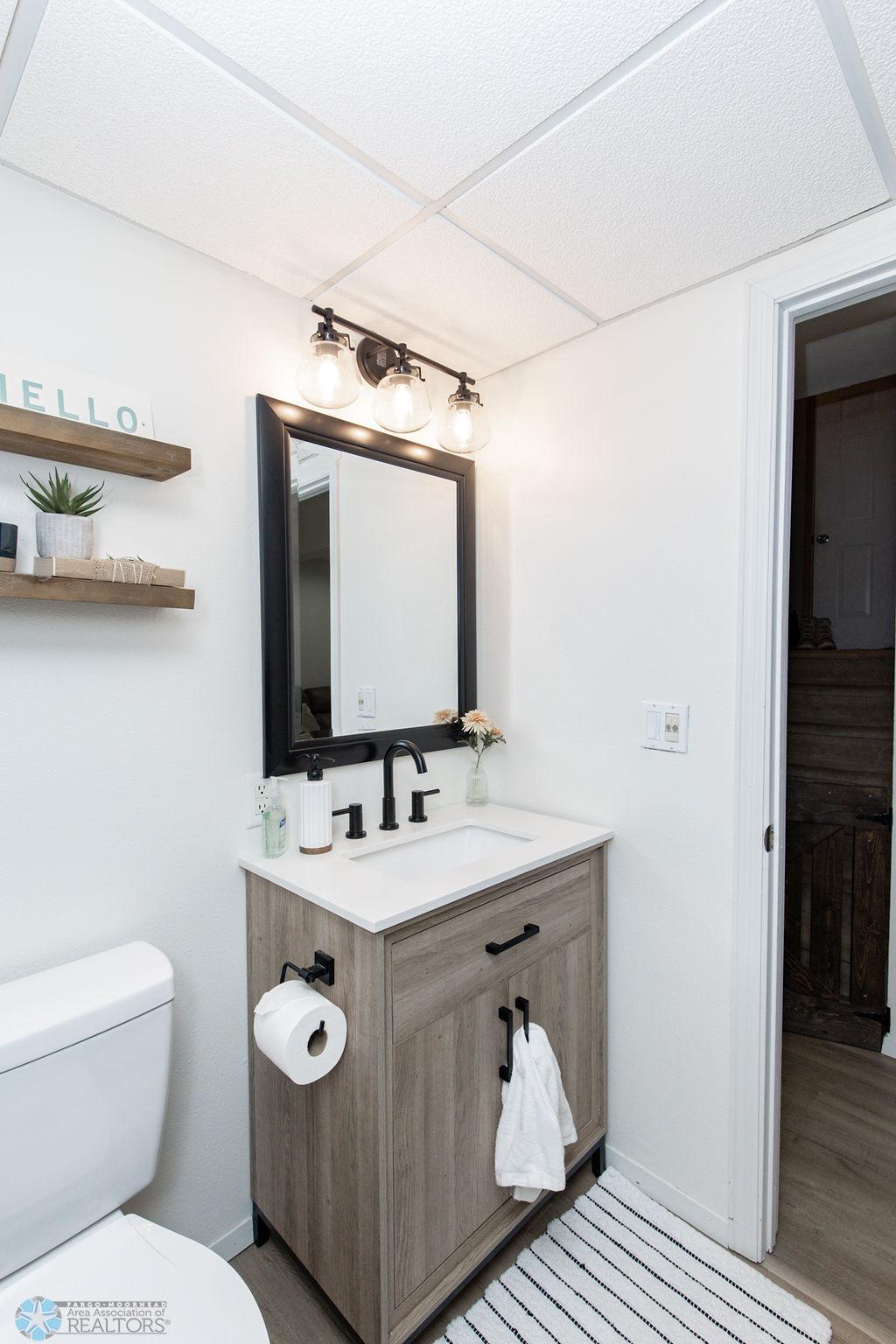Lower - Full Bathroom