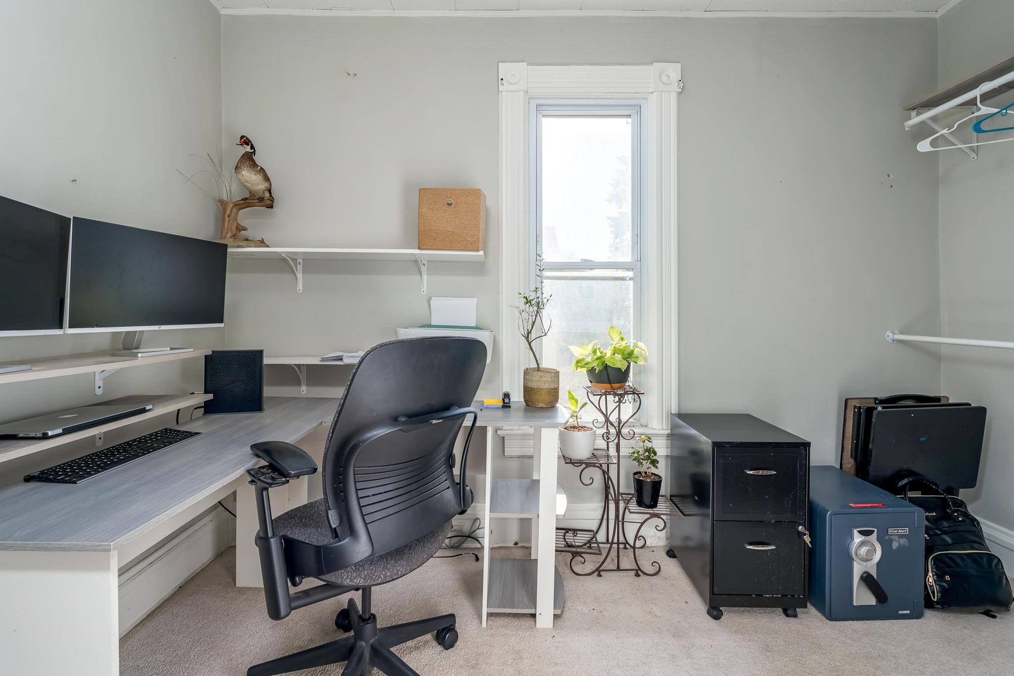 Main floor office/ bedroom 4
