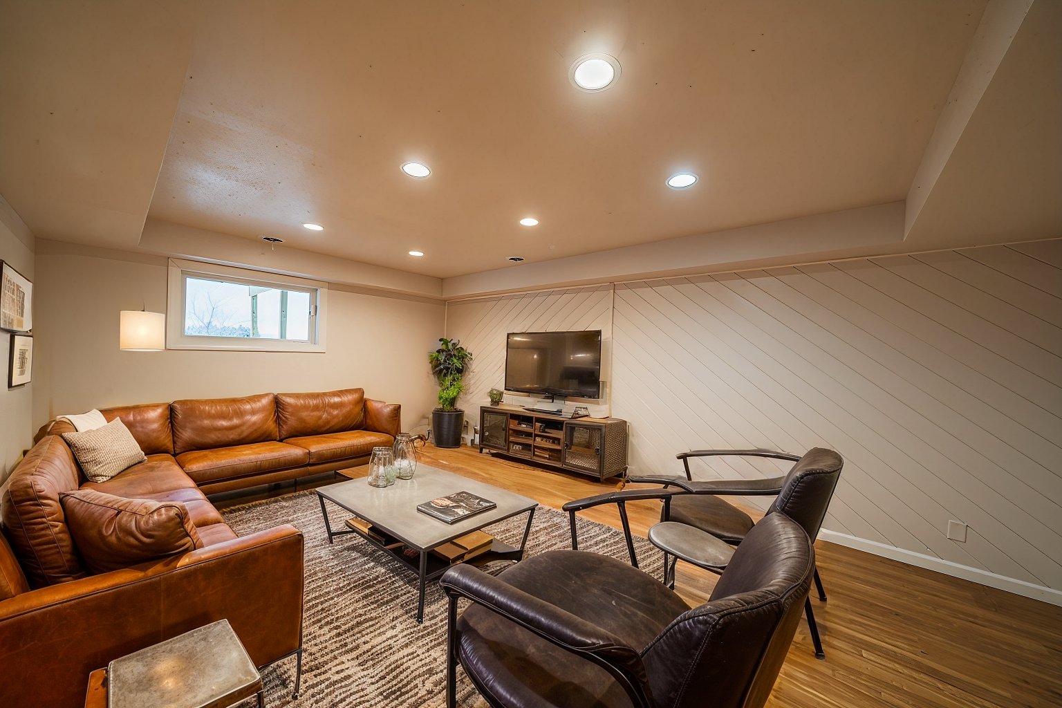 LL family room *digitally staged