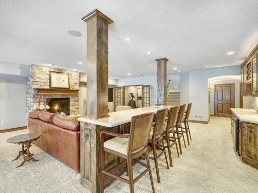 The island by the wet bar is great for entertaining!