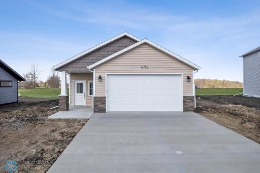 4716 Hampton Loop S, Moorhead, MN 56560