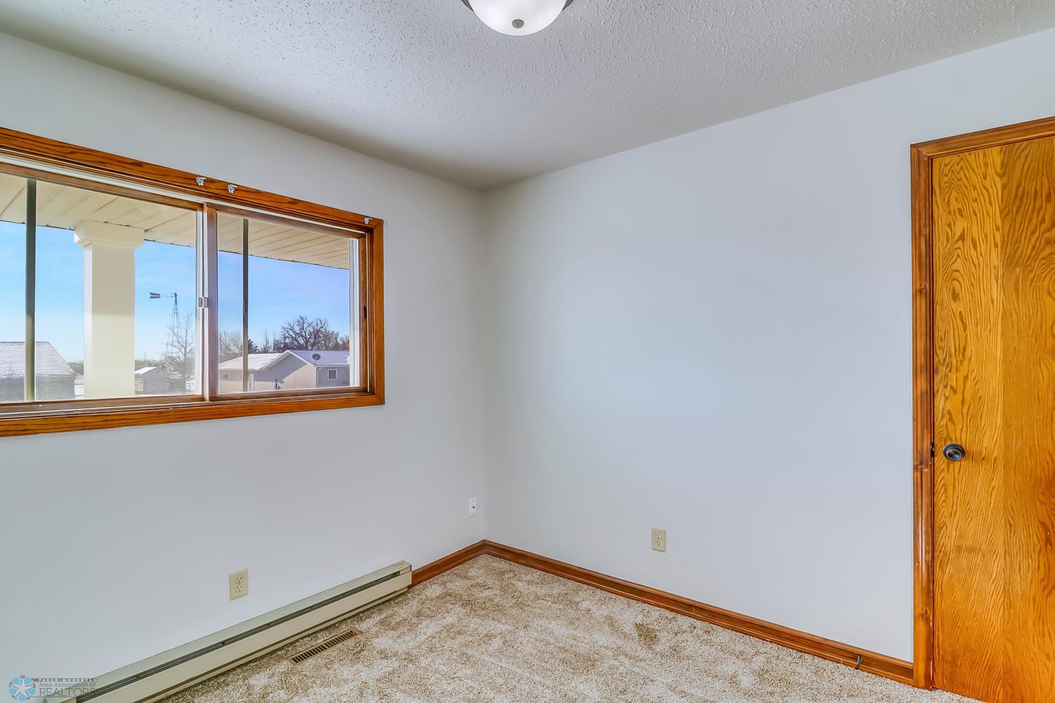 Bedroom1_2.jpg